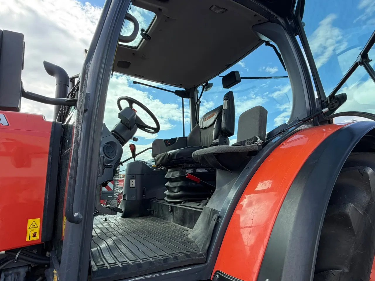 2016 Kubota M135GX, 4 560 mth, dovoz Skladom v EÚ — foto 5 z 9