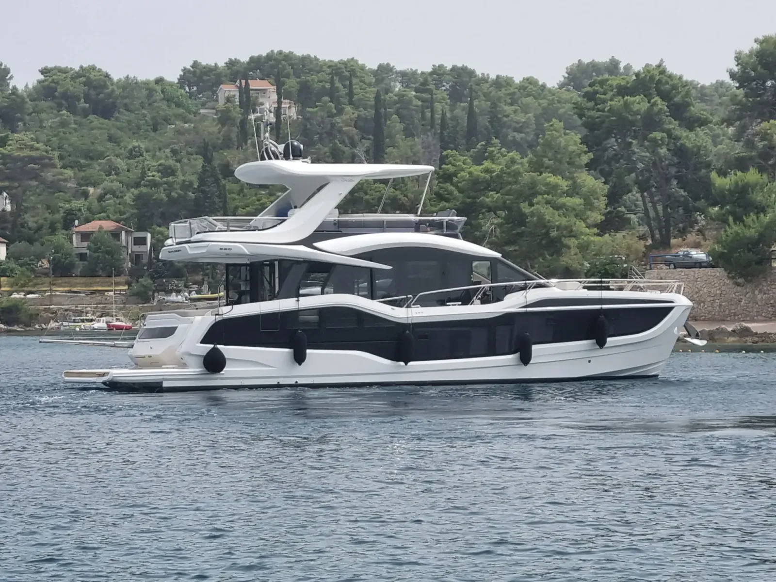 Galeon 560 FLy, EU — foto 1