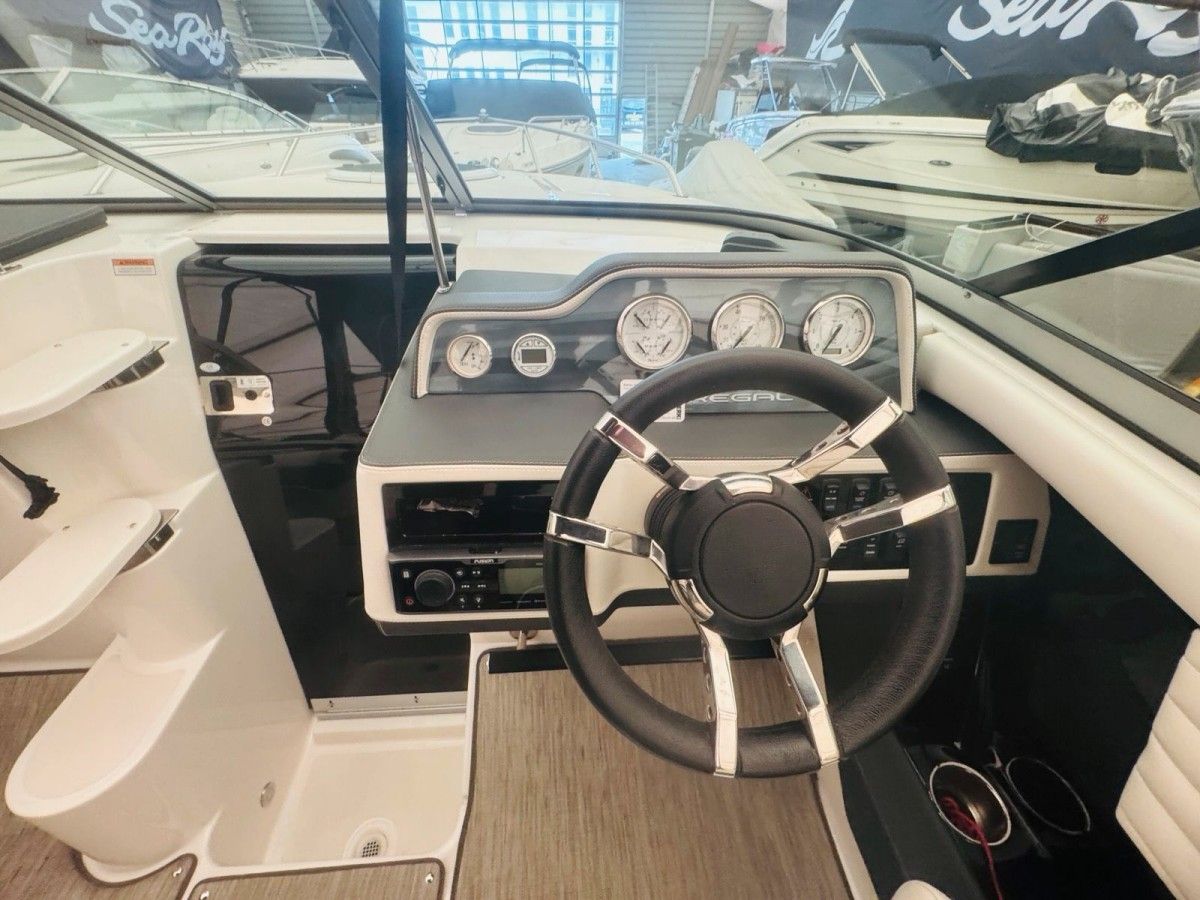 2016 Regal 2550 Cuddy, dovoz Skladom v EÚ — foto 2 z 20