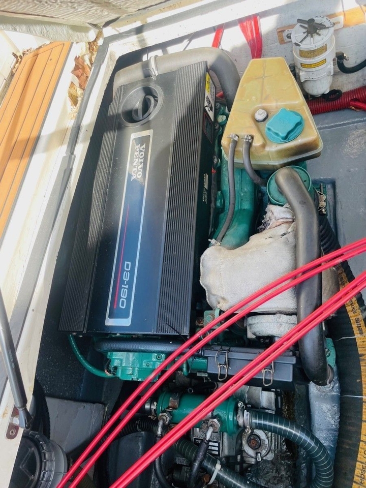 2005 Astromar 890 Egir Flybridge, dovoz Skladom v EÚ — foto 10 z 20