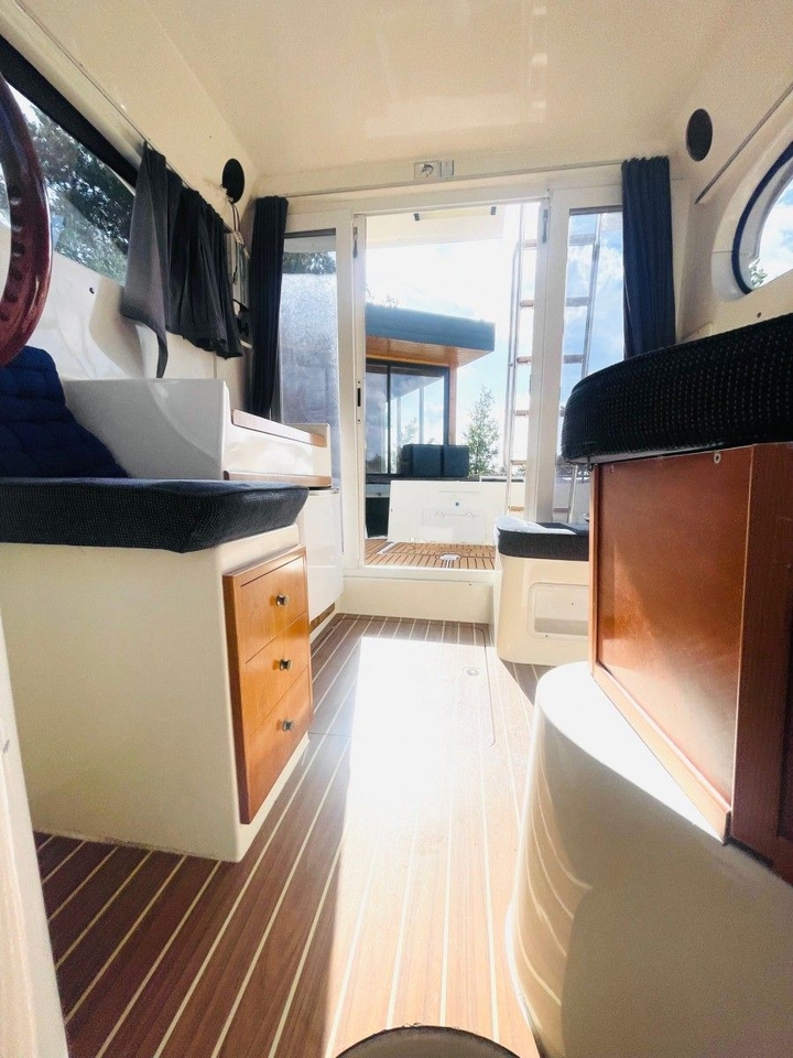 2005 Astromar 890 Egir Flybridge, dovoz Skladom v EÚ — foto 4 z 20