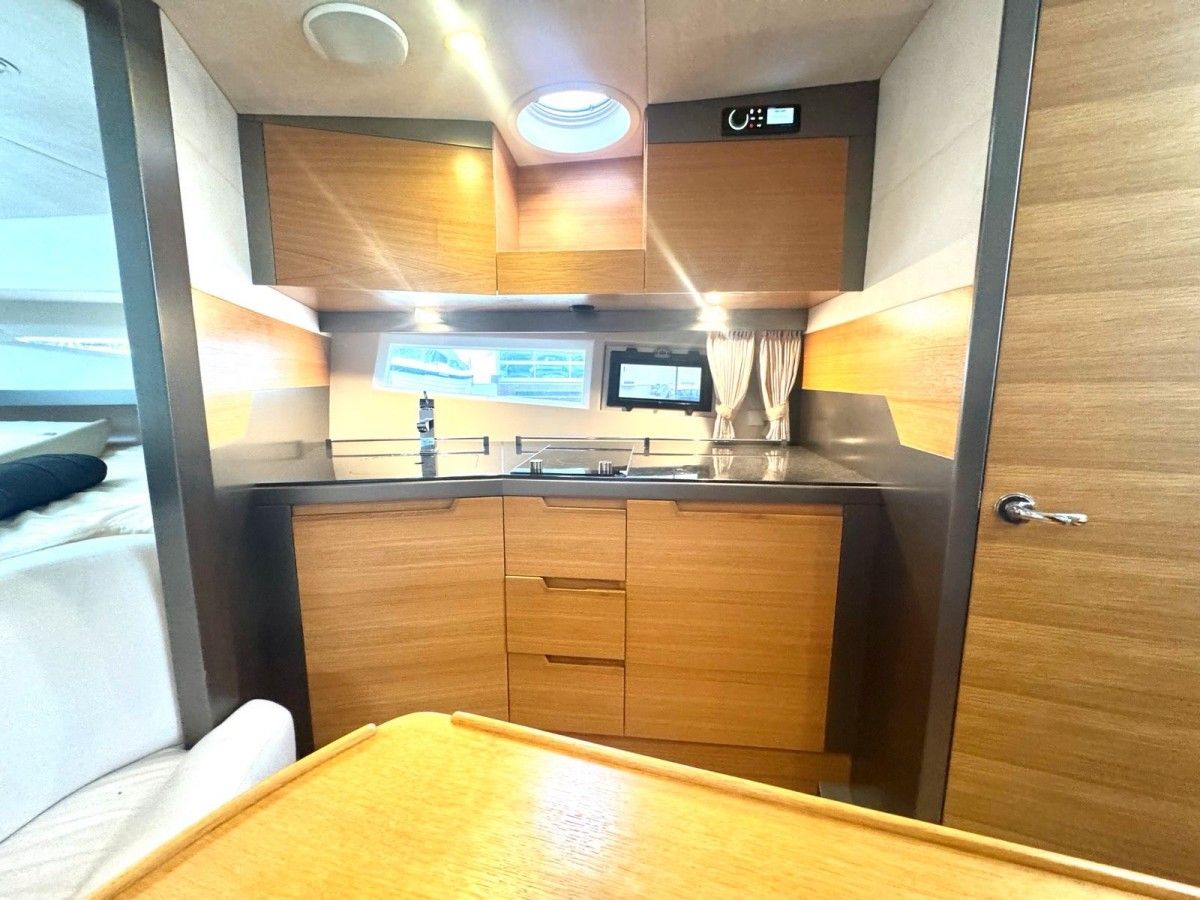 2013 Galeon 325 HT, dovoz Skladom v EÚ — foto 15 z 20