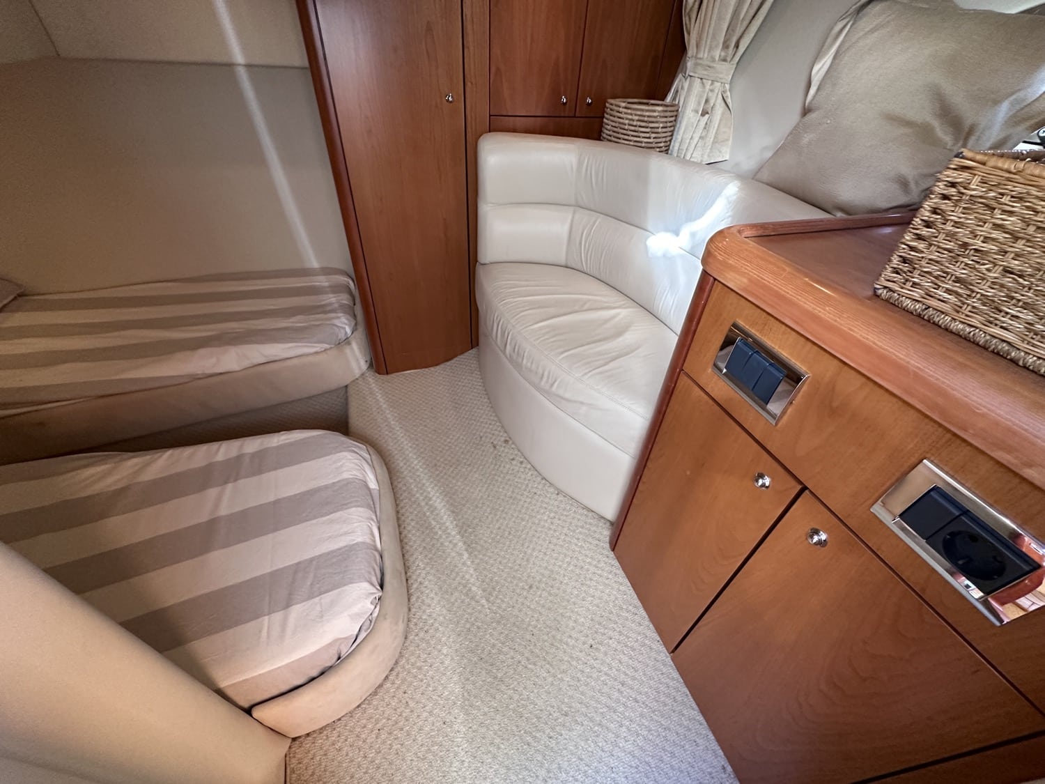 2003 Sunseeker, dovoz Skladom v EÚ — foto 12 z 20