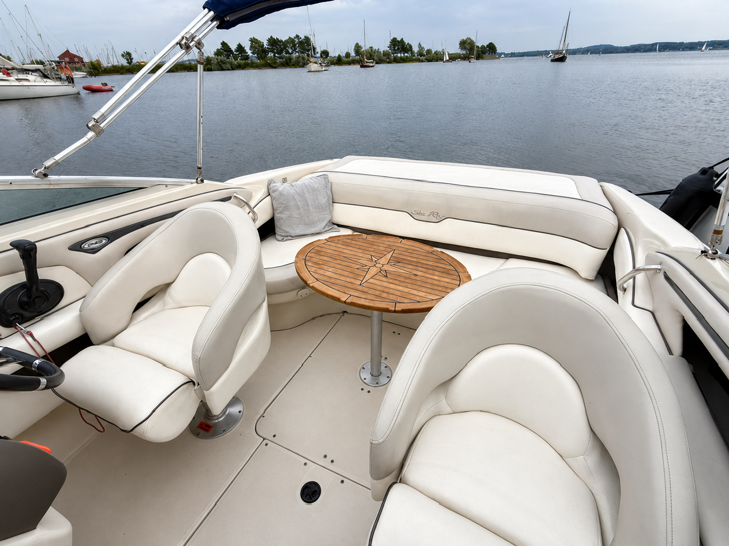 Sea Ray, dovoz Skladom v EÚ — foto 8 z 13