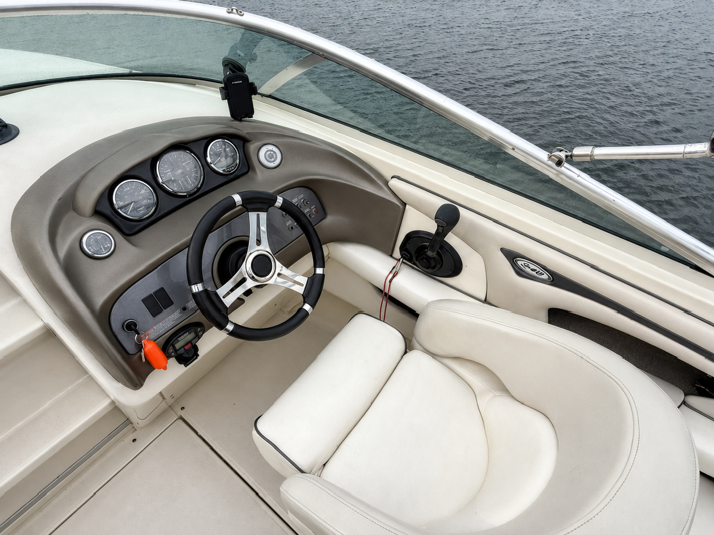 Sea Ray, dovoz Skladom v EÚ — foto 9 z 13
