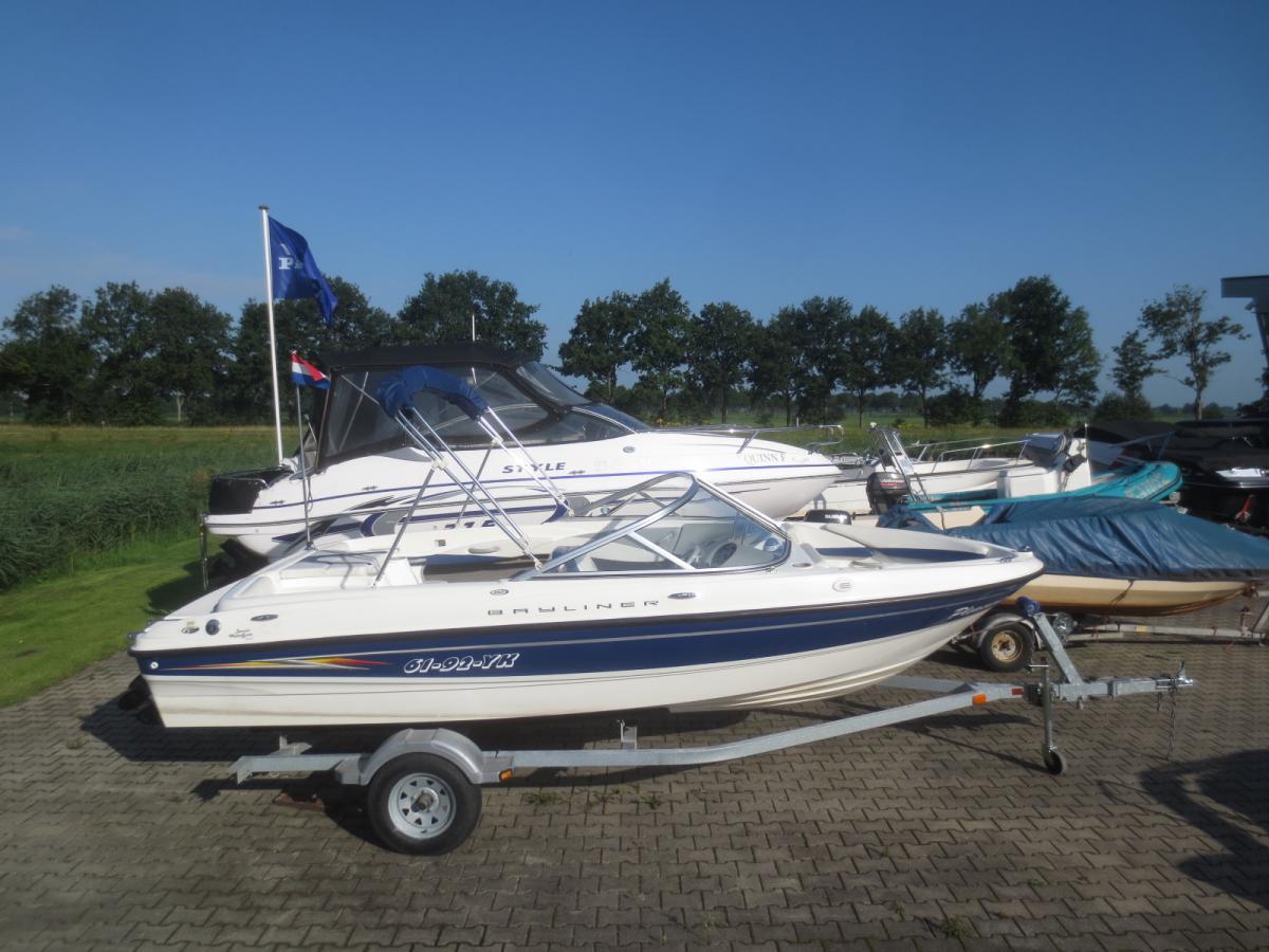 Bayliner, dovoz Skladom v EÚ — foto 1 | AMECAR Bayliner, dovoz Skladom v EÚ — foto 1