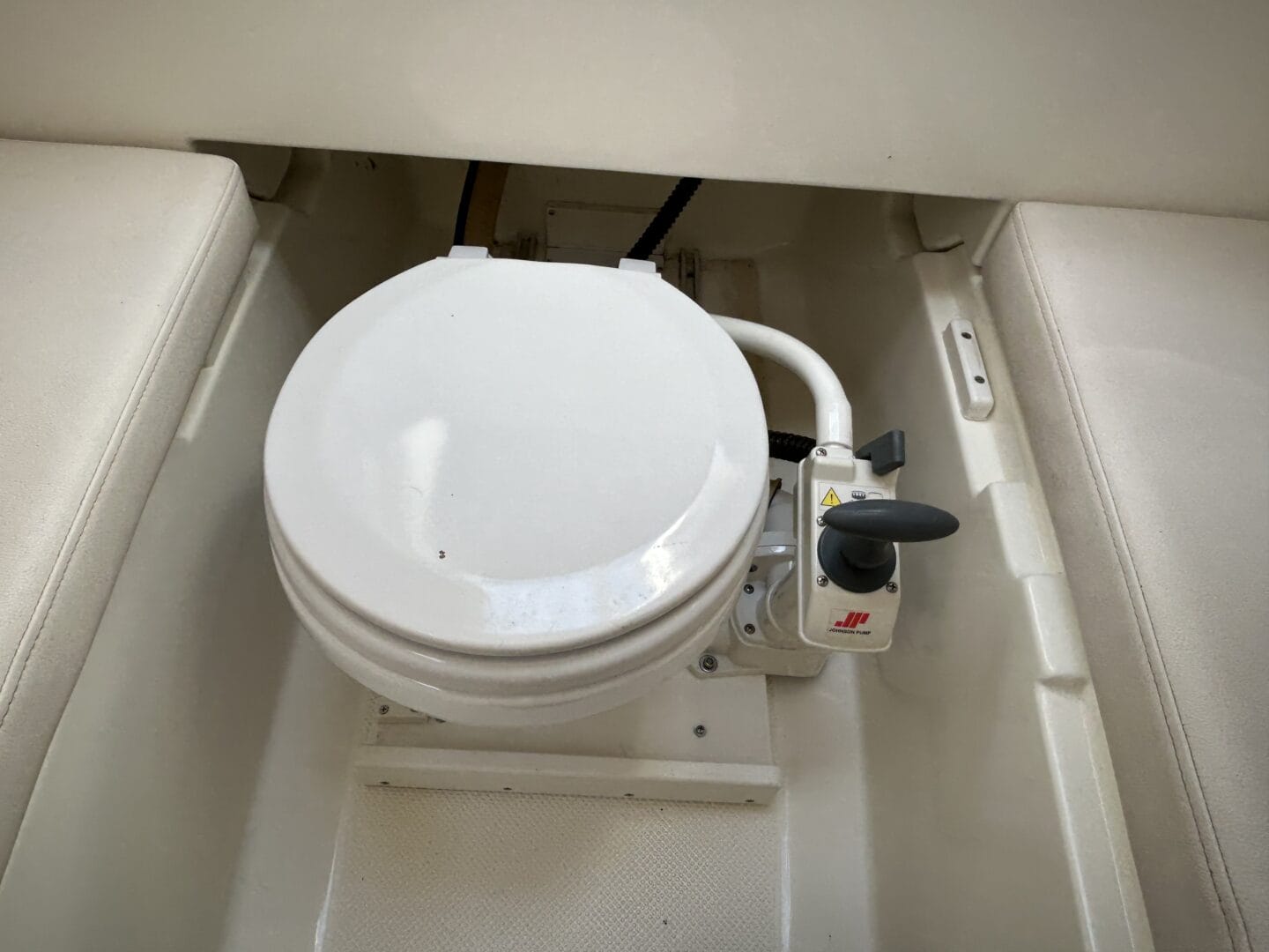 2016 Bayliner 742 Cuddy, dovoz Skladom v EÚ — foto 12 z 14