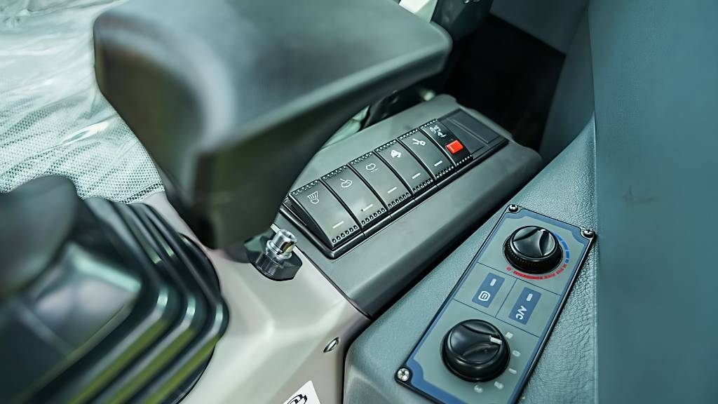 2026 Yuchai U35 Premium, 1 mth, dovoz Skladom v EÚ — foto 15 z 15