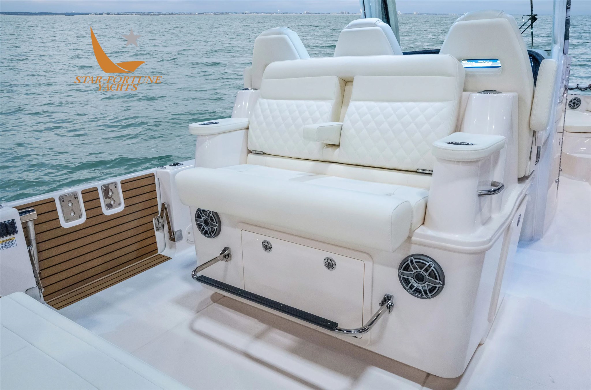 Grady-White 321 Coastal Explorer, biela, dovoz Skladom v EÚ — foto 15 z 20
