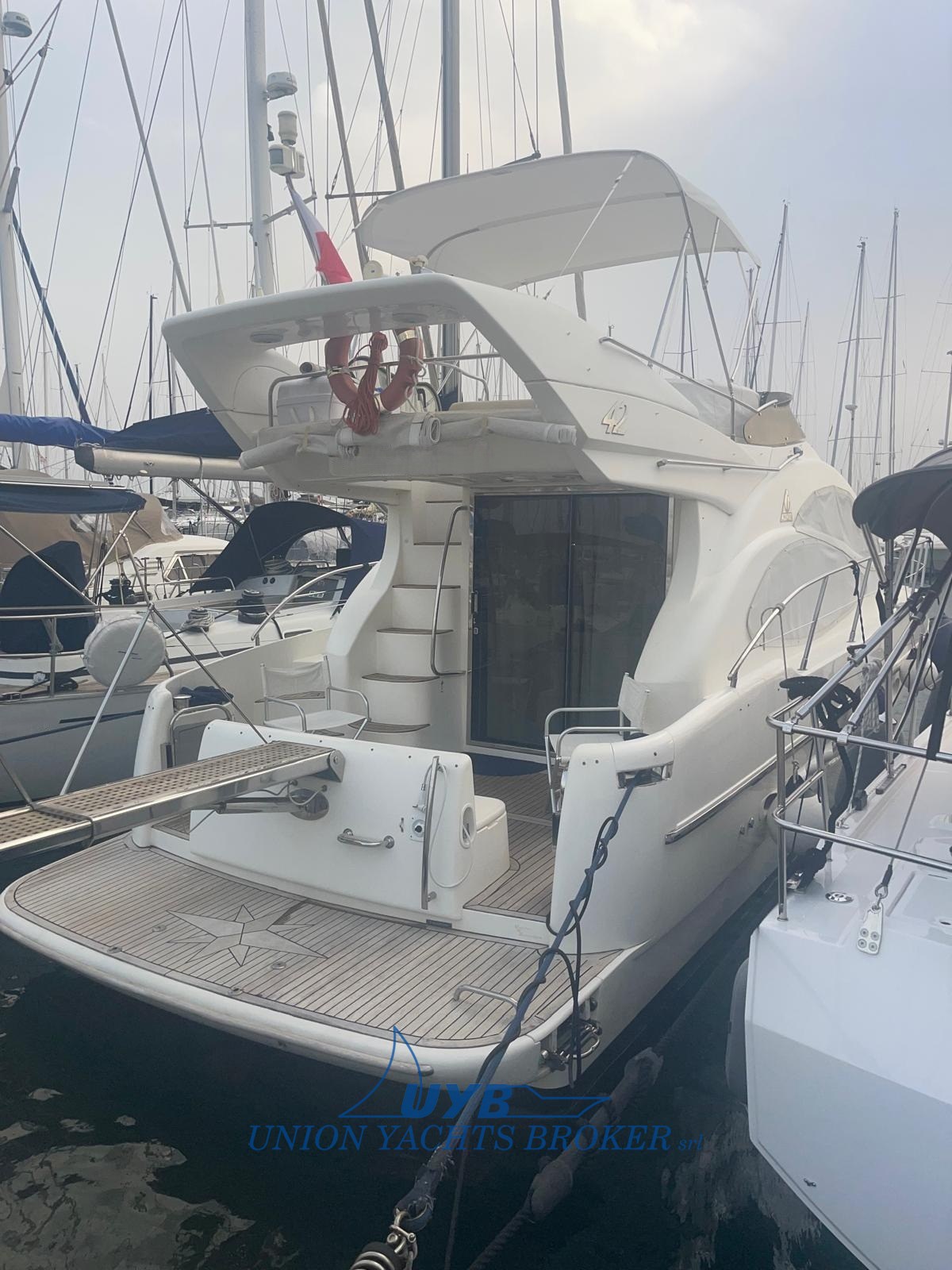 2001 Azimut 42, dovoz Skladom v EÚ — foto 1 | AMECAR 2001 Azimut 42, dovoz Skladom v EÚ — foto 1