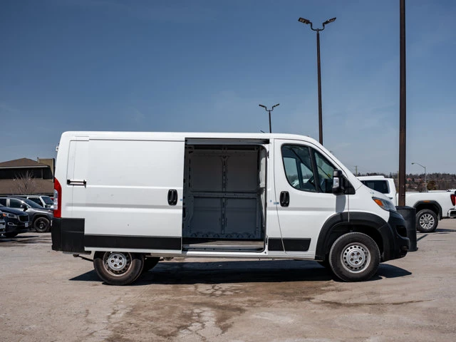 2024 RAM Promaster Tradesman, biela, 105 800 km, dovoz Kanada — foto 11 z 20