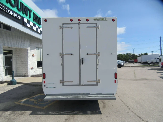 2024 Ford E-450 16FT AEROCELL BOX CUBE, biela, 55 020 km, dovoz Kanada — foto 4 z 5