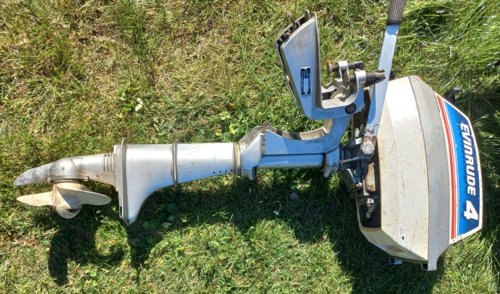 Prodám závěsný motor 4 kM z dlouhá noha, Skladom v EÚ — foto 1