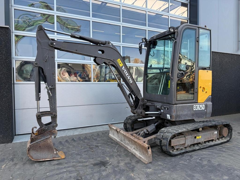 2017 Volvo ECR25D, 3 275 mth, dovoz Skladom v EÚ — foto 2 z 16