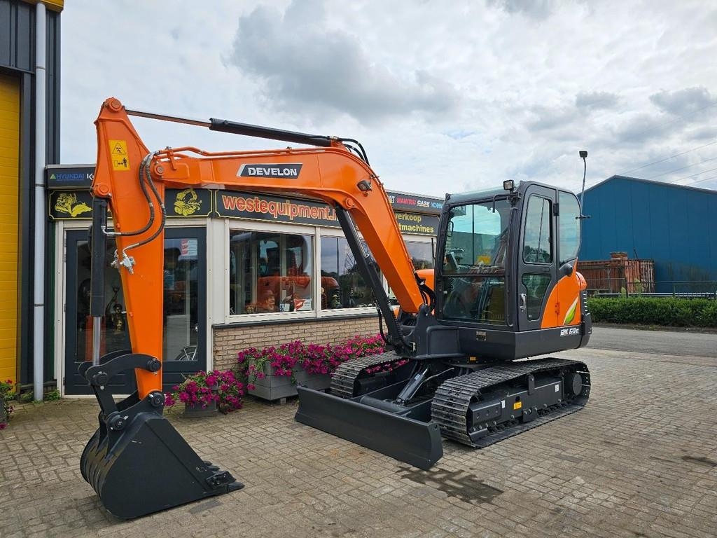2025 Develon DX60E-10N, 13 mth, dovoz Skladom v EÚ — foto 2 z 16