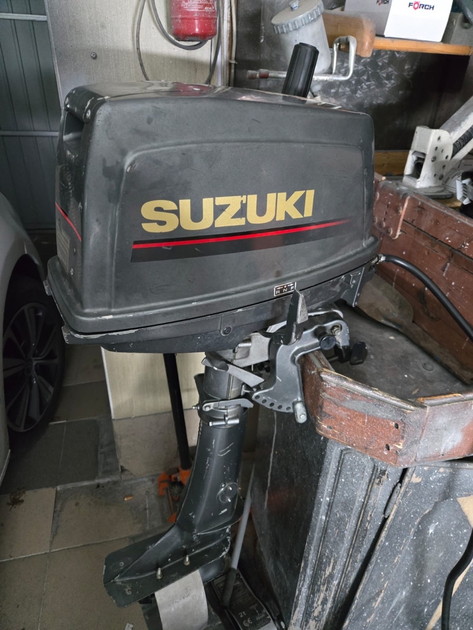 Závěsný motor SUZUKI DT6 6KM dlouhá noha dluga, Skladom v EÚ — foto 1 | AMECAR Závěsný motor SUZUKI DT6 6KM dlouhá noha dluga, Skladom v EÚ — foto 1