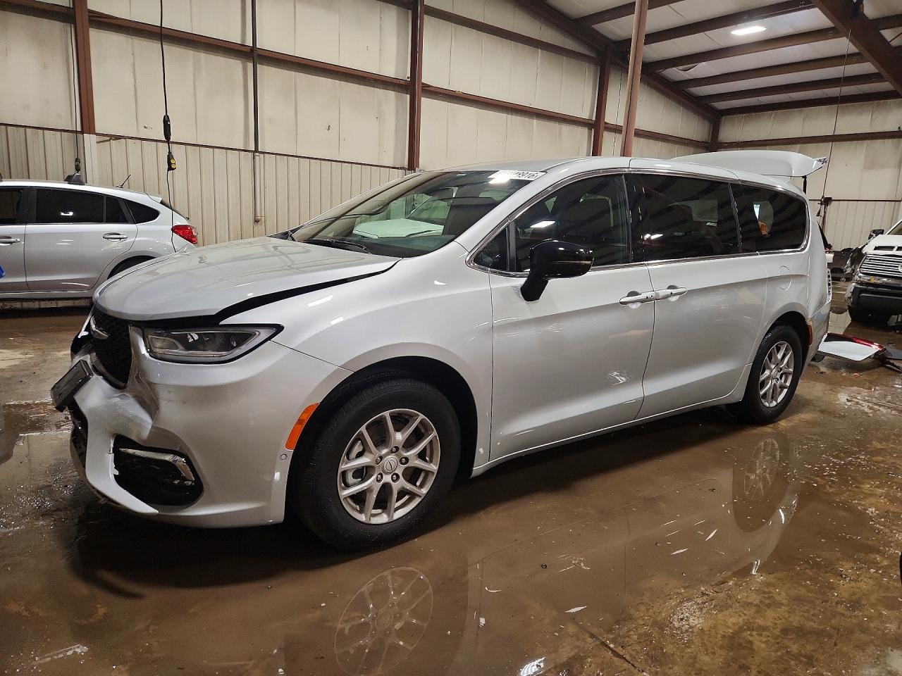 2026 Chrysler PACIFICA SELECT, strieborná, 1 373 km, dovoz USA — foto 1