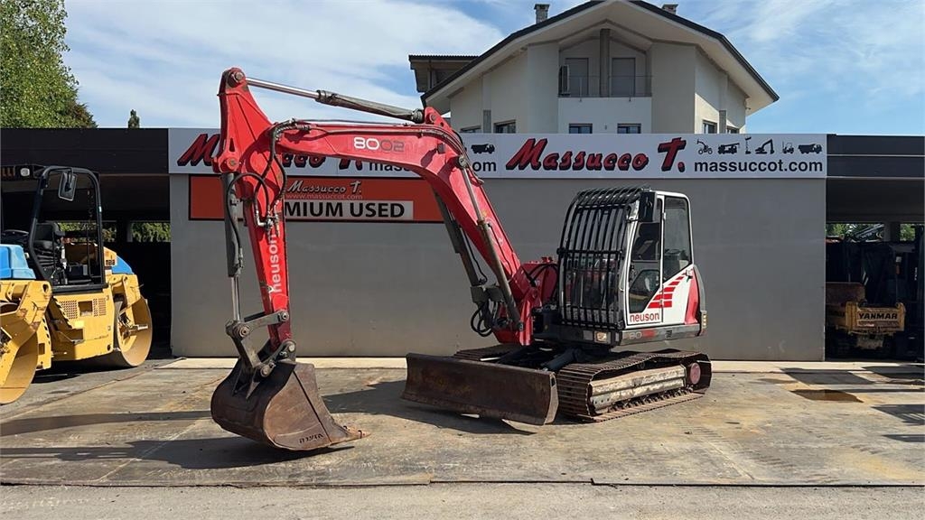 1999 Neuson 8002, 6 130 mth, dovoz Skladom v EÚ — foto 1 | AMECAR 1999 Neuson 8002, 6 130 mth, dovoz Skladom v EÚ — foto 1