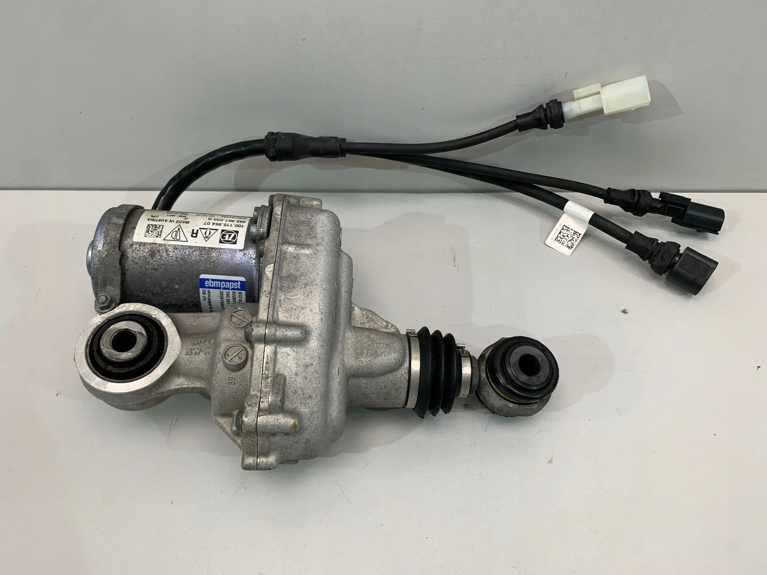 Porsche 911 992 Aktuator motor Skretnej Osi pravý zadní 992501033q, Skladom v EÚ — foto 1