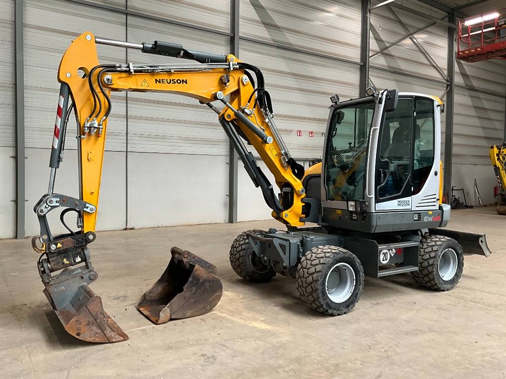 2019 Neuson EW 65 powertilt, 3 393 mth, dovoz Skladom v EÚ — foto 1 | AMECAR 2019 Neuson EW 65 powertilt, 3 393 mth, dovoz Skladom v EÚ — foto 1