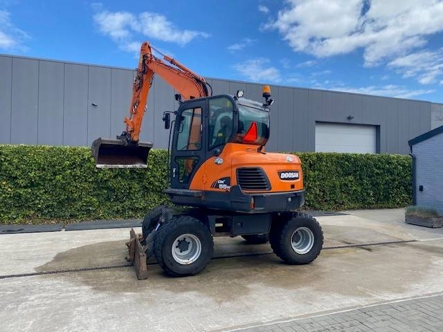 2015 Doosan DX 55 W, 5 500 mth, dovoz Skladom v EÚ — foto 1 | AMECAR 2015 Doosan DX 55 W, 5 500 mth, dovoz Skladom v EÚ — foto 1
