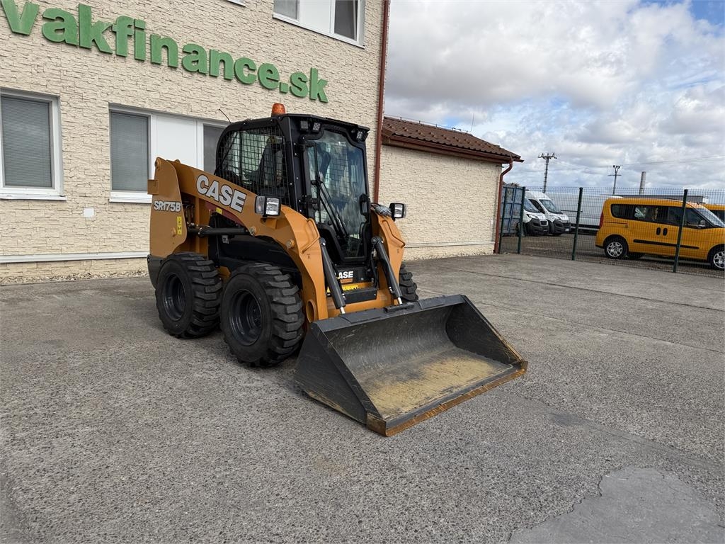 2025 Case Iný model VIN 818, 30 mth, dovoz Skladom v EÚ — foto 1