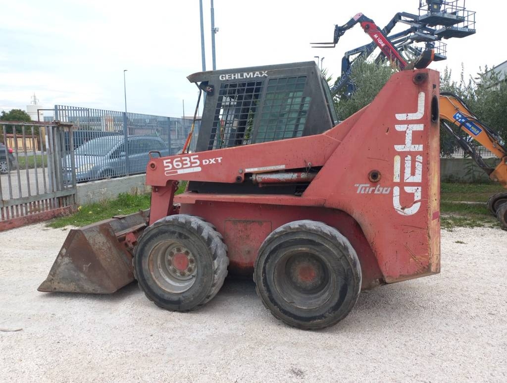 2002 Gehl 5635 dxt 5635 DXT, 3 040 mth, dovoz Skladom v EÚ — foto 1 | AMECAR 2002 Gehl 5635 dxt 5635 DXT, 3 040 mth, dovoz Skladom v EÚ — foto 1