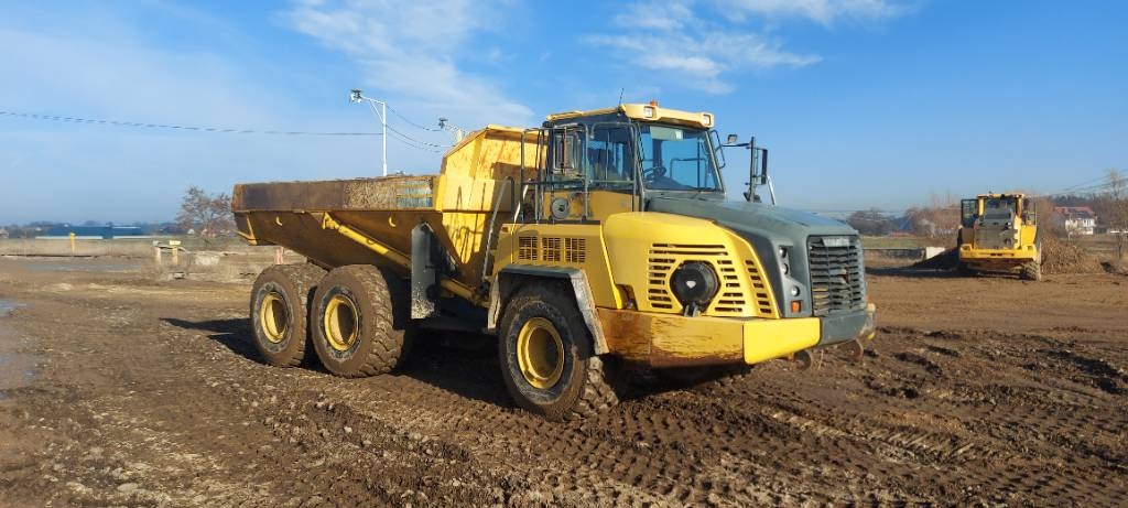 2015 Komatsu HM 300-3, 11 000 mth, dovoz Skladom v EÚ — foto 1 | AMECAR 2015 Komatsu HM 300-3, 11 000 mth, dovoz Skladom v EÚ — foto 1