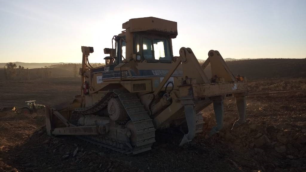 2001 Cat D 7 R, 23 600 mth, dovoz Skladom v EÚ — foto 1