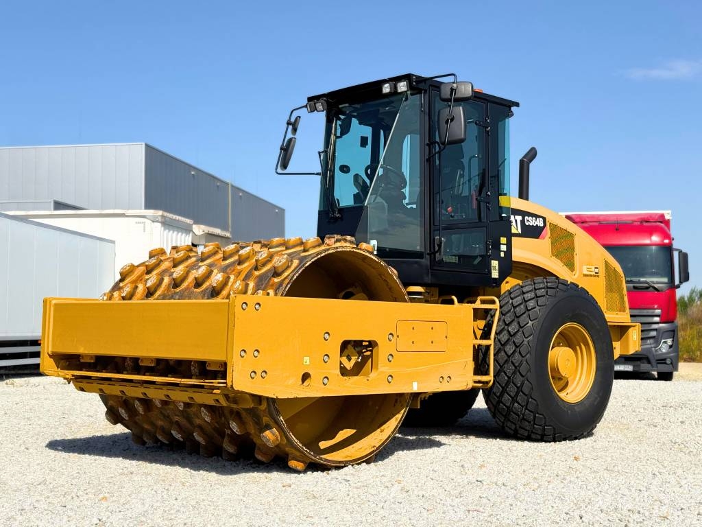 2021 Cat CS64B, 2 540 mth, dovoz Skladom v EÚ — foto 1