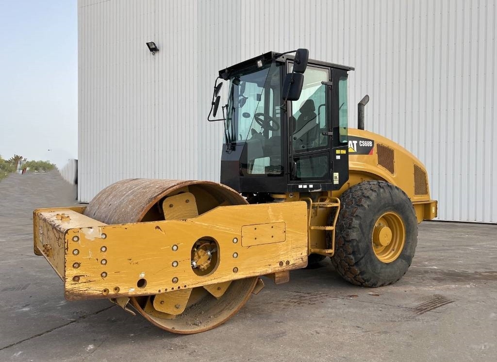 2015 Cat CS68B Vibrating Compactor CAT, 2 622 mth, dovoz Skladom v EÚ — foto 1 2015 Cat CS68B Vibrating Compactor CAT, 2 622 mth, dovoz Skladom v EÚ — foto 1