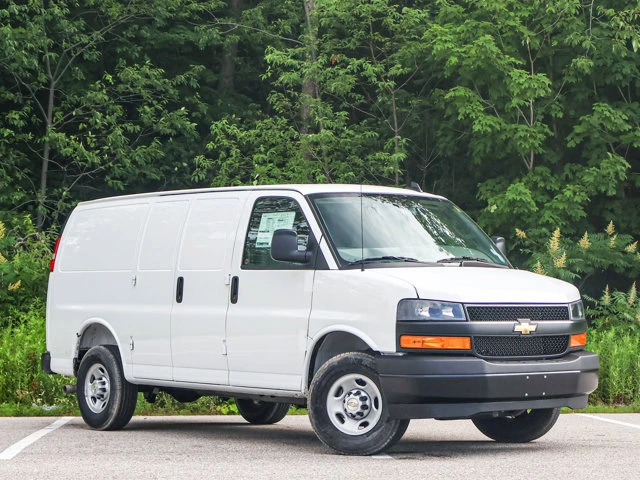 2025 Chevrolet Express - Power/Driver Convenience Pkg, biela, 90 km, dovoz Kanada — foto 2 z 20