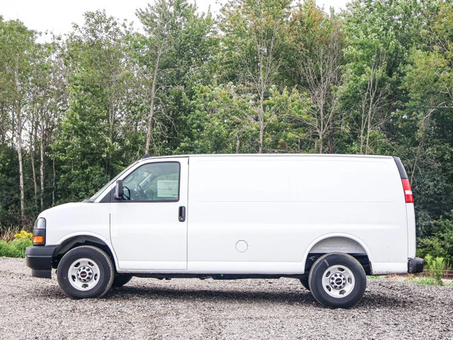 2025 GMC Savana Cargo Van - Driver/Power Convenience Pkg, biela, 90 km, dovoz Kanada — foto 3 z 20