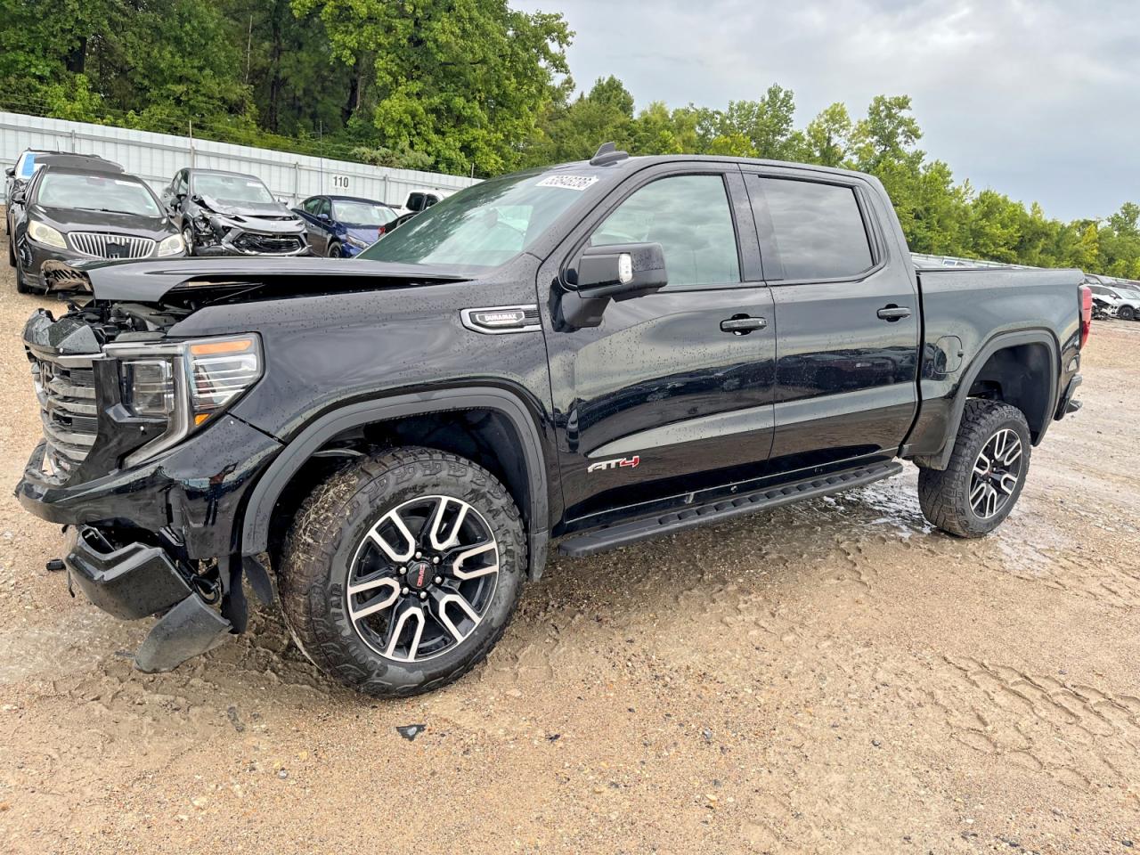 2026 GMC SIERRA 1500 AT4 CREW, čierna, 1 073 km, dovoz USA — foto 1
