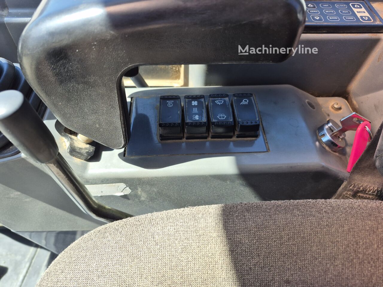 2015 Takeuchi TB250, 5 985 mth, dovoz Skladom v EÚ — foto 11 z 16