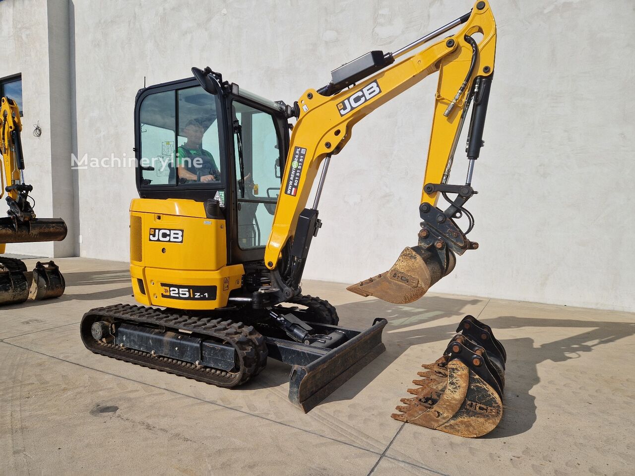 2025 JCB 25, 159 mth, dovoz Skladom v EÚ — foto 2 z 16