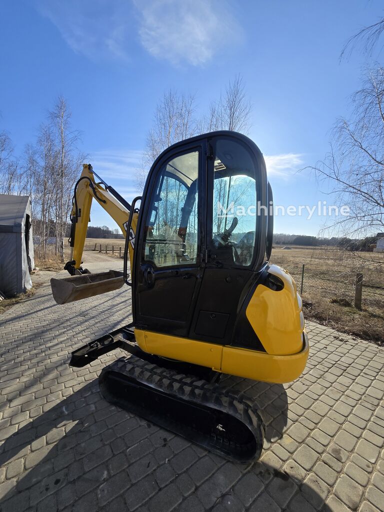 2015 JCB 8018, 2 500 mth, dovoz Skladom v EÚ — foto 1 z 7 2015 JCB 8018, 2 500 mth, dovoz Skladom v EÚ — foto 1 z 7