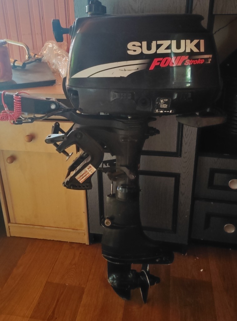 Závěsný motor Suzuki 6, Skladom v EÚ — foto 1 | AMECAR Závěsný motor Suzuki 6, Skladom v EÚ — foto 1