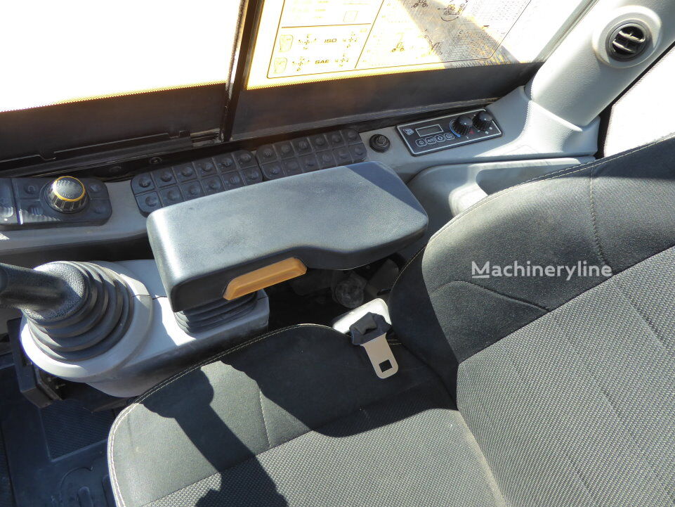 2018 JCB JS, 2 870 mth, dovoz Skladom v EÚ — foto 12 z 16