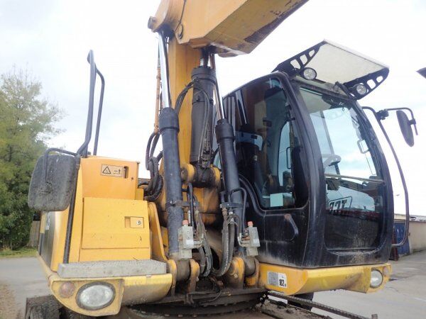 2011 JCB JS, 13 828 mth, dovoz Skladom v EÚ — foto 10 z 10