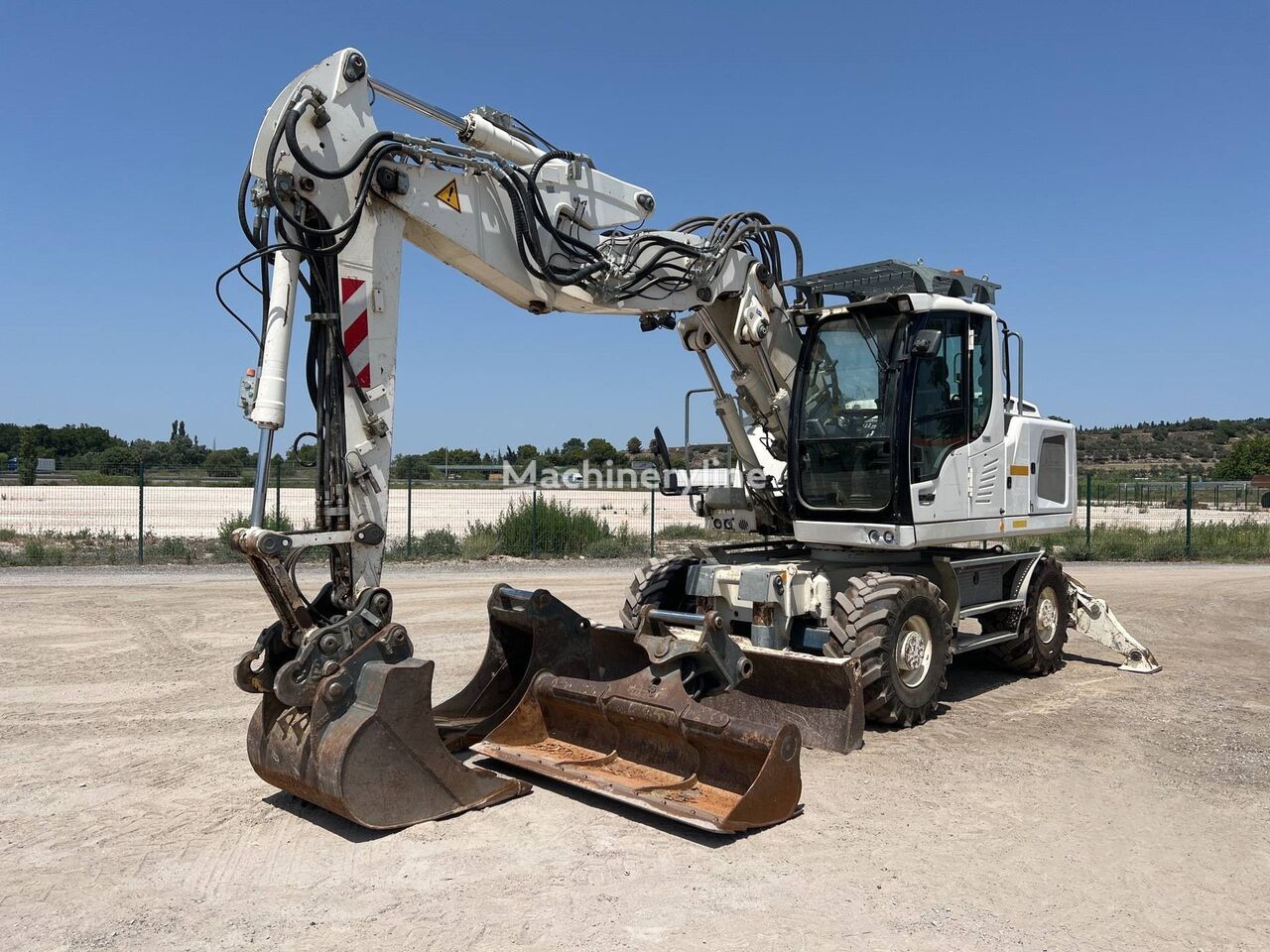 2014 Liebherr A914, 5 310 mth, dovoz Skladom v EÚ — foto 1 | AMECAR 2014 Liebherr A914, 5 310 mth, dovoz Skladom v EÚ — foto 1