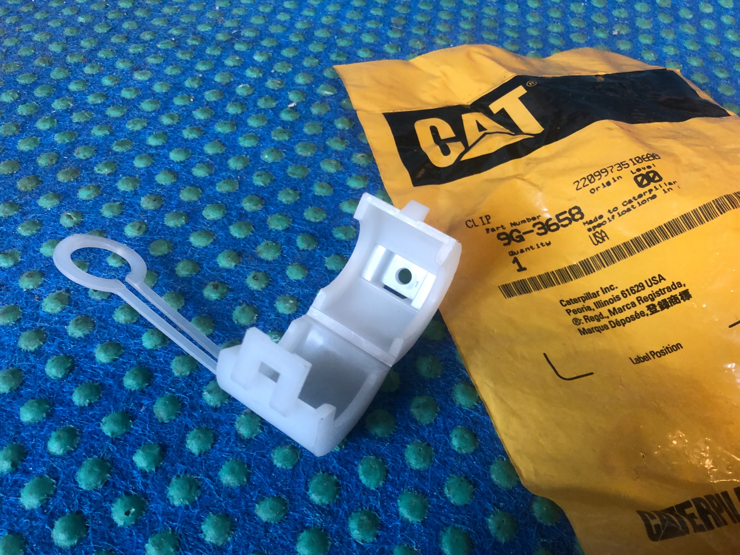Třmen Cat 9g-3658, Skladom v EÚ — foto 1