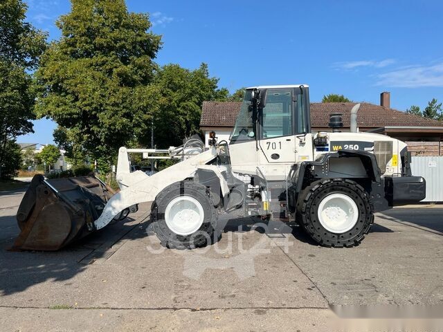 2011 Komatsu LOADER, 12 390 mth, dovoz Skladom v EÚ — foto 1 z 5 2011 Komatsu LOADER, 12 390 mth, dovoz Skladom v EÚ — foto 1 z 5