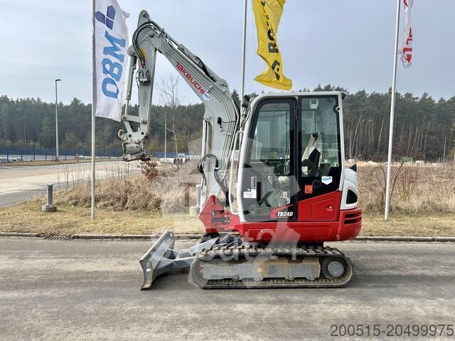 2023 Takeuchi TB 240 DPF V3, 1 200 mth, dovoz Skladom v EÚ — foto 1 | AMECAR 2023 Takeuchi TB 240 DPF V3, 1 200 mth, dovoz Skladom v EÚ — foto 1