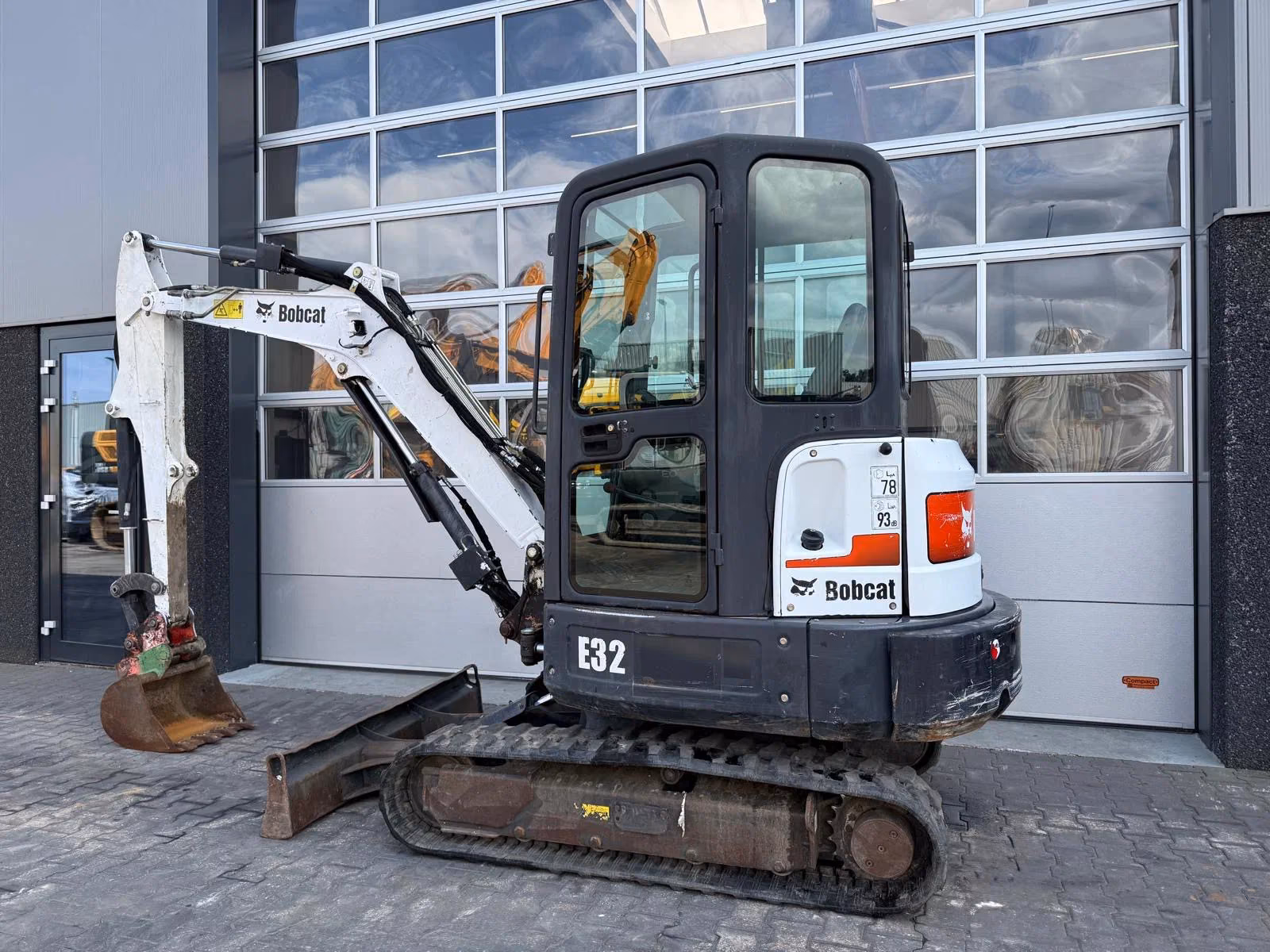 2015 Bobcat E32, 2 780 mth, dovoz Skladom v EÚ — foto 3 z 12