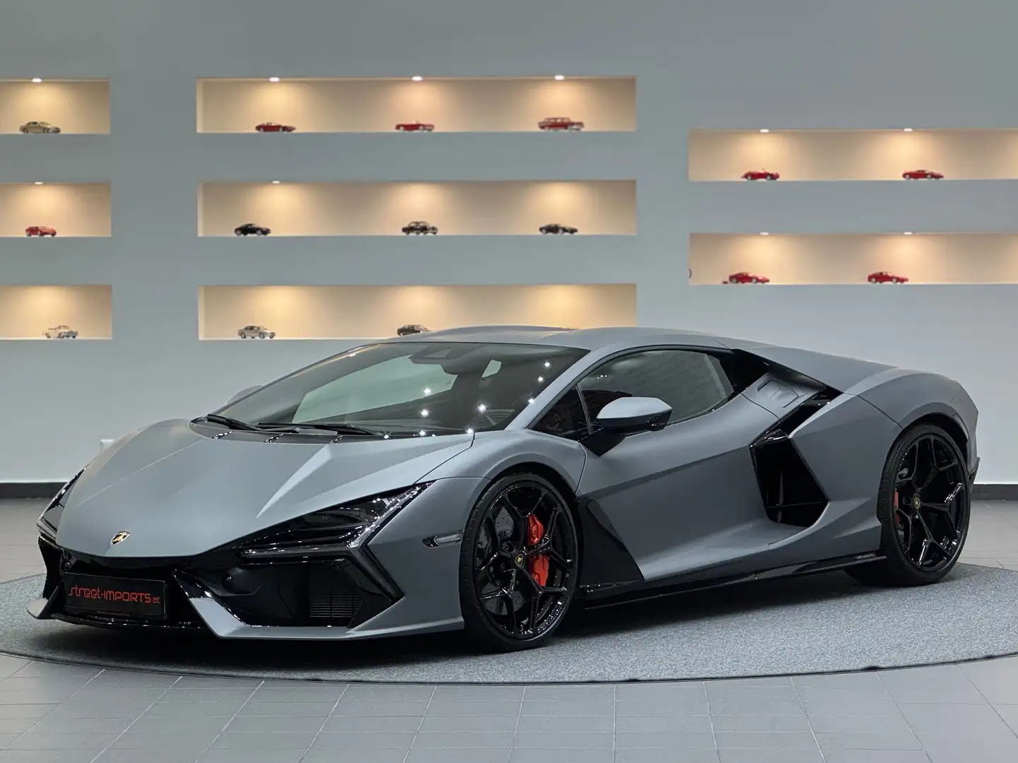 2025 Lamborghini Revuelto, 1 500 km, Rakúsko — foto 1