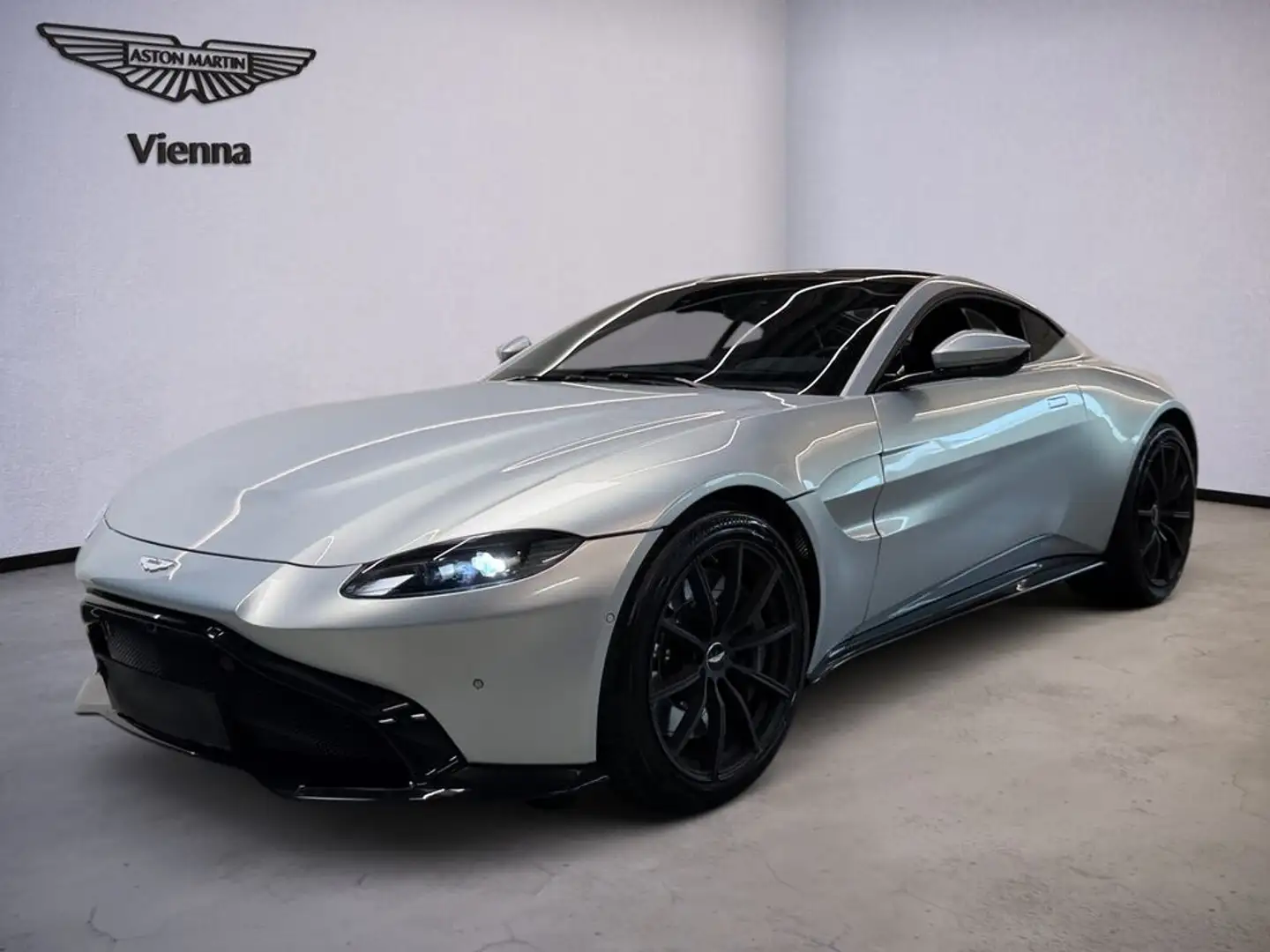 2018 Aston Martin Vantage, strieborná, 29 800 km, Rakúsko — foto 1