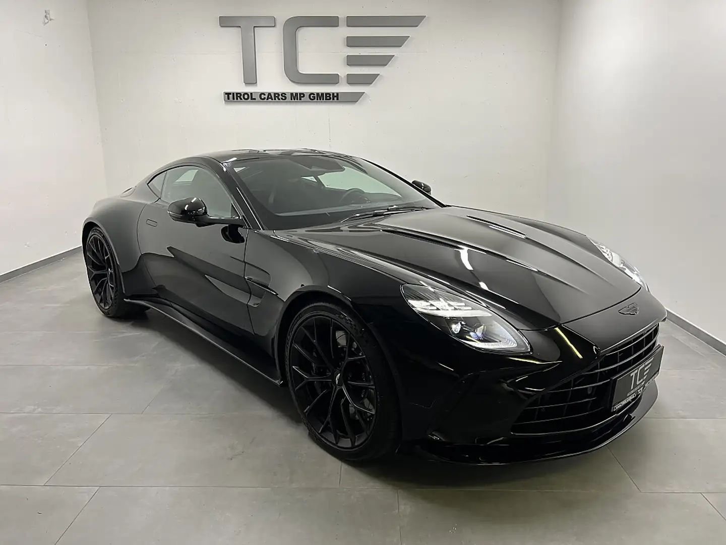 2025 Aston Martin Vantage, čierna, 6 000 km, Rakúsko — foto 1