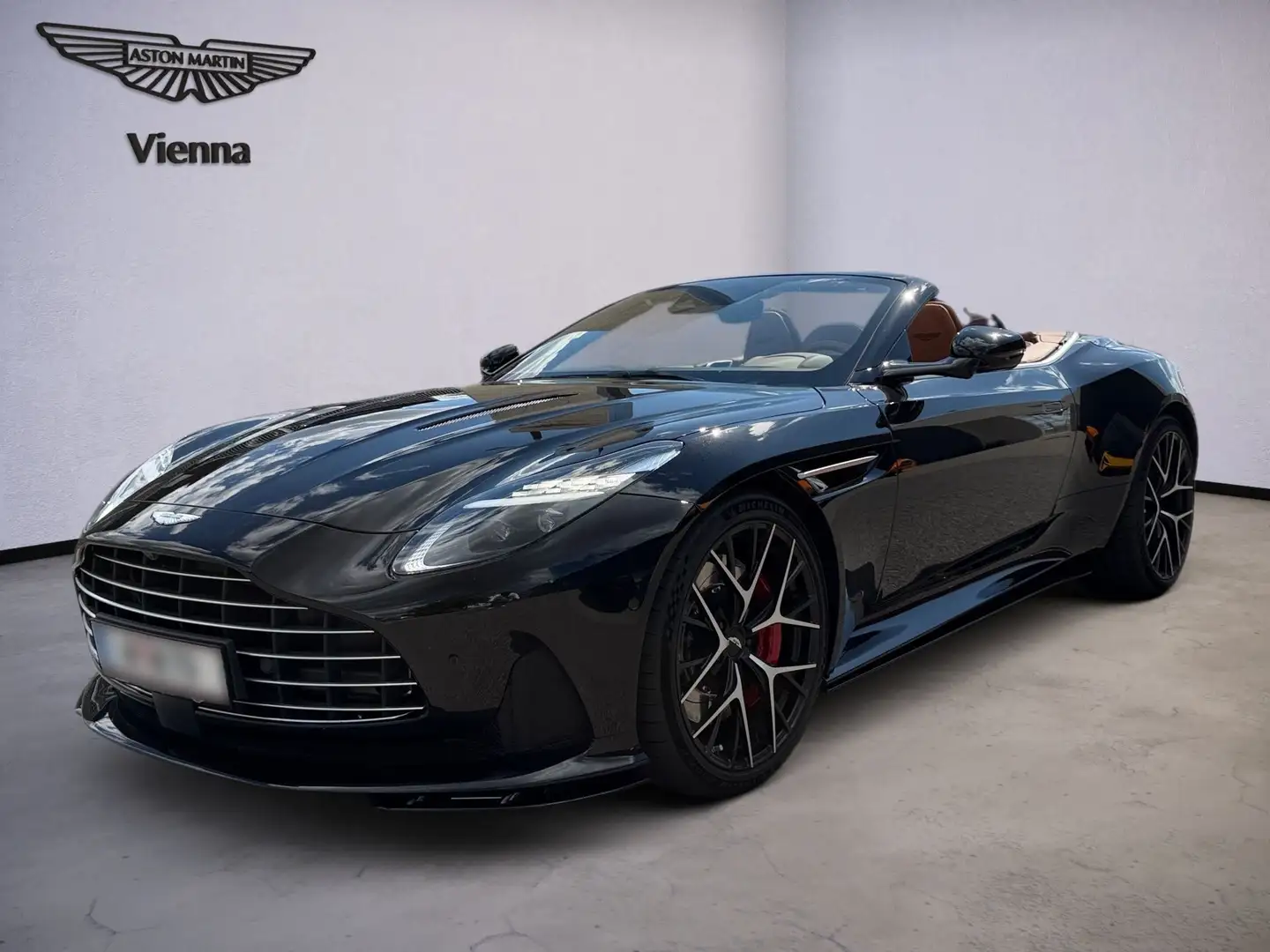 2024 Aston Martin DB12, čierna, 5 100 km, Rakúsko — foto 1
