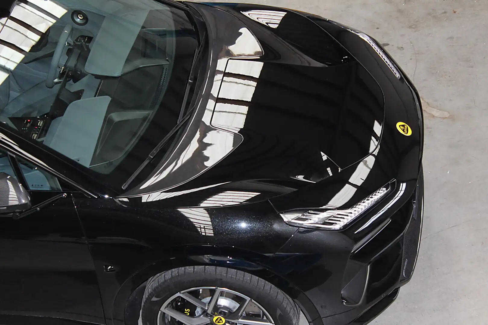 2024 Lotus Eletre, 35 500 km, Rakúsko — foto 7 z 12